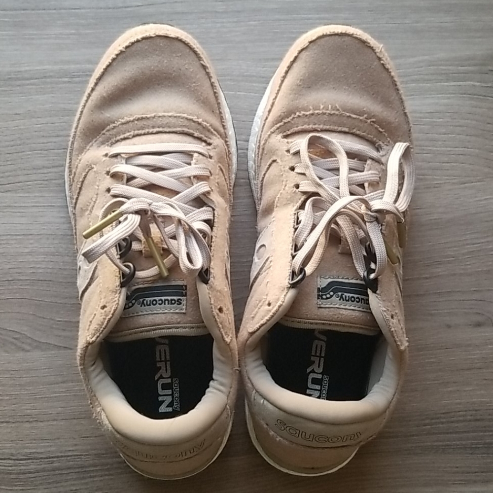 Pre-loved Saucony Everun sneakers